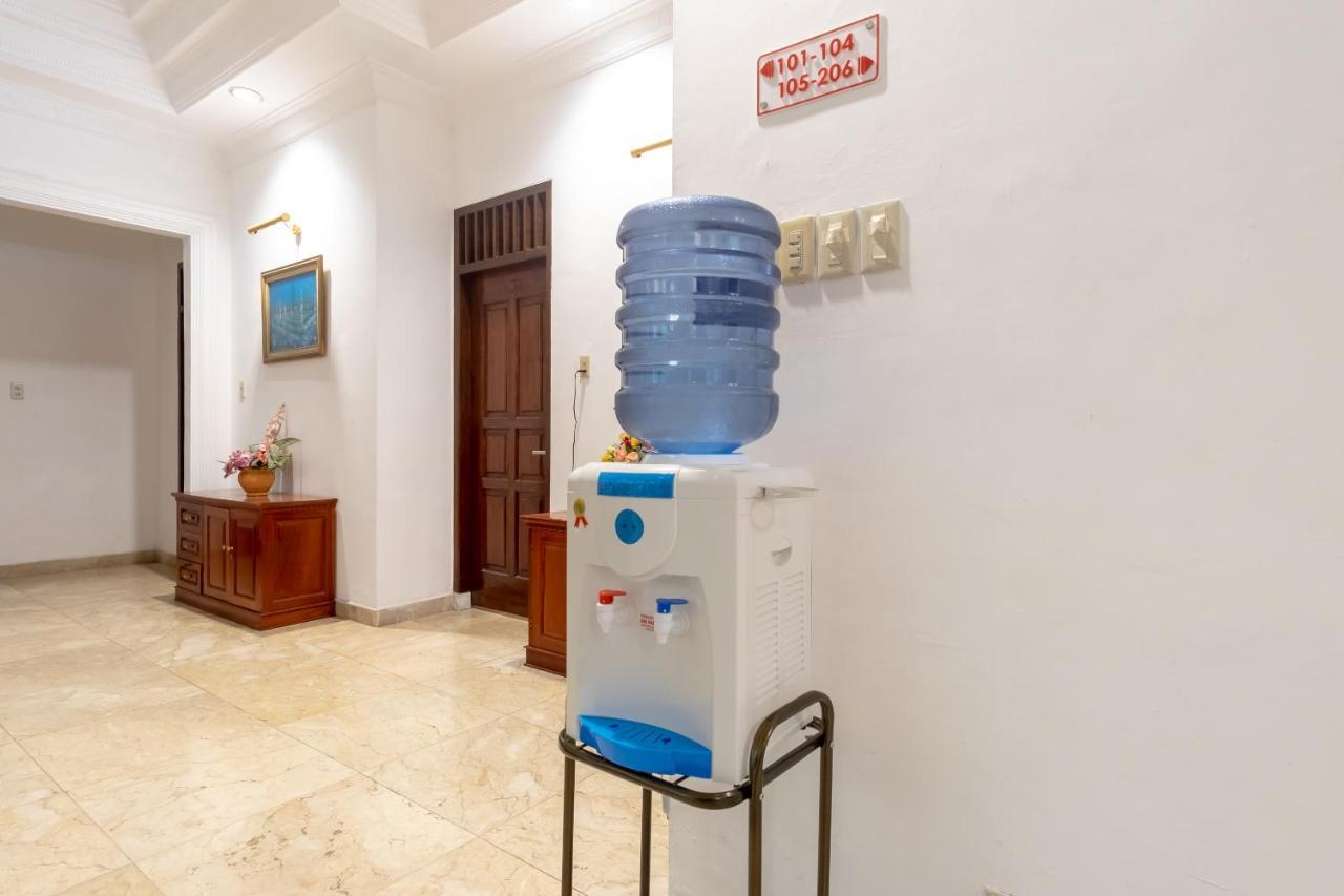 Oyo Living 2843 Raz House Syariah Hotel Медан Екстериор снимка