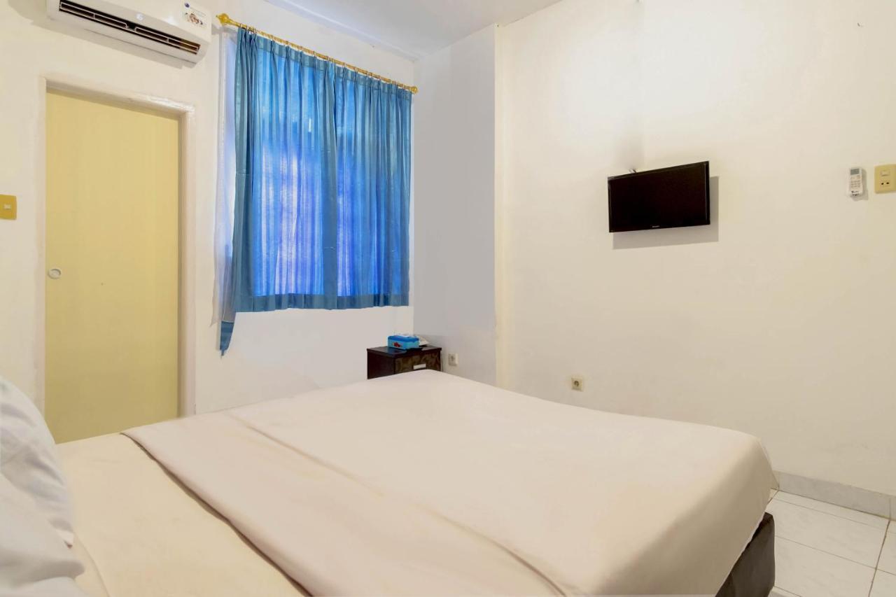 Oyo Living 2843 Raz House Syariah Hotel Медан Екстериор снимка