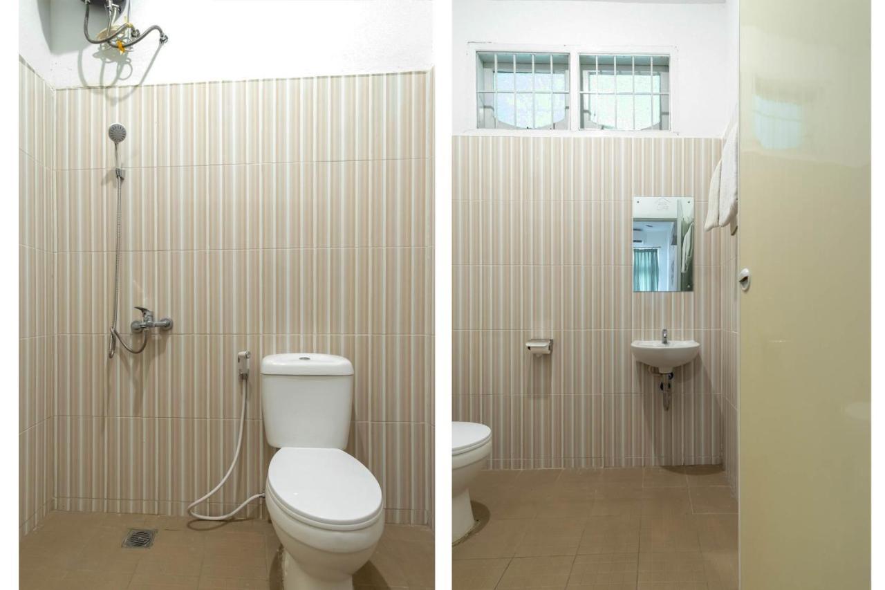 Oyo Living 2843 Raz House Syariah Hotel Медан Екстериор снимка