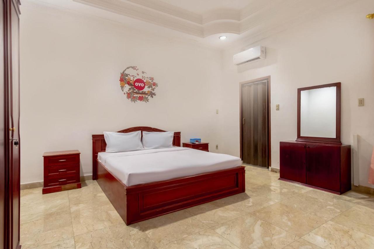 Oyo Living 2843 Raz House Syariah Hotel Медан Екстериор снимка